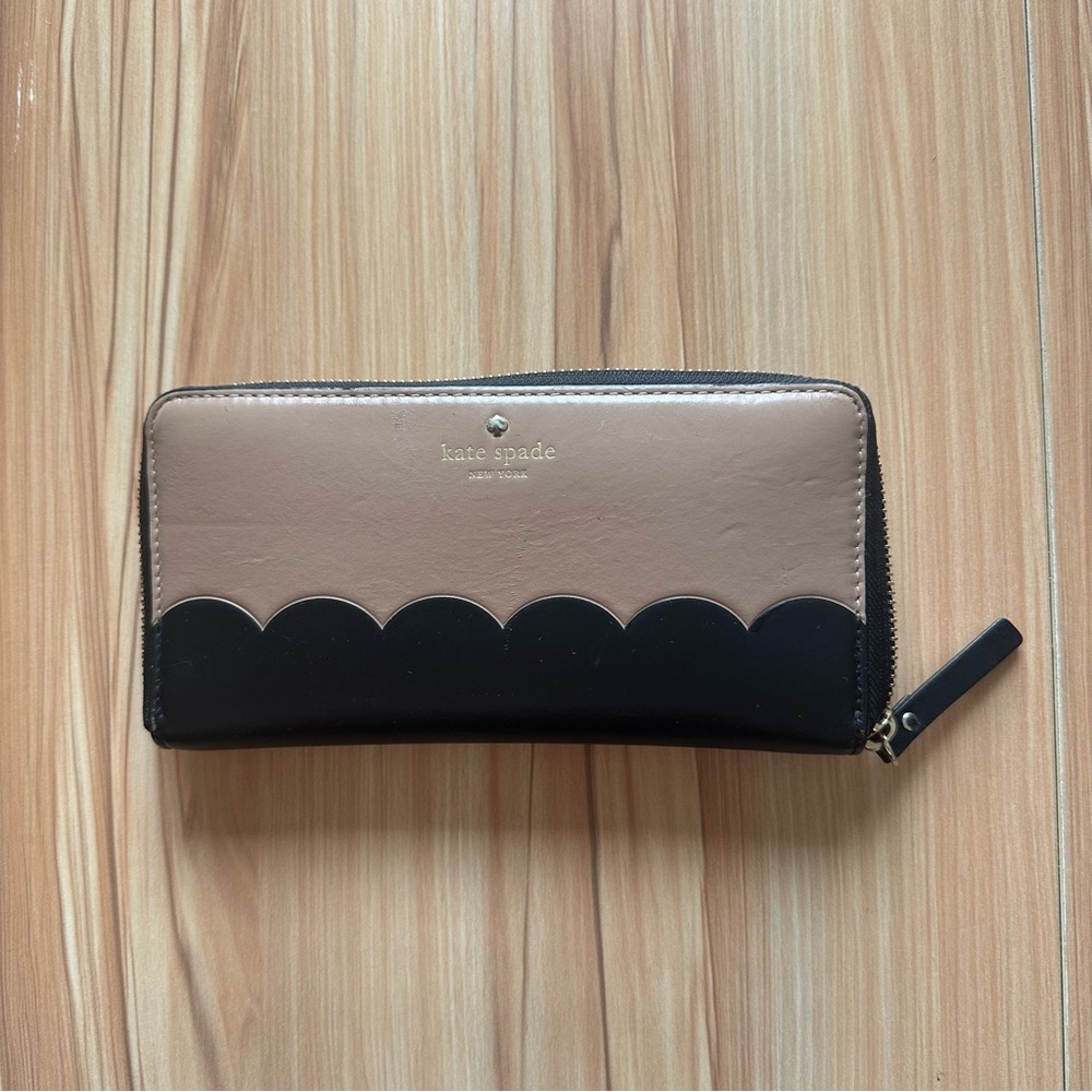 Kate Spade Scalloped Black and Tan Wallet